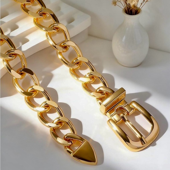 NEW Chunky Y2K Buckle Necklace~ Gold - Picture 3 of 3